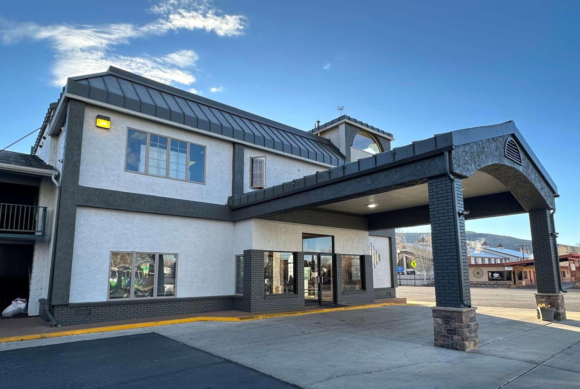 Wingate By Wyndham Gunnison Near Western Colorado University Exterior photo